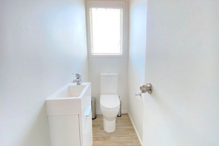 Photo of property in 1/29 Rangitoto Terrace, Milford, Auckland, 0620