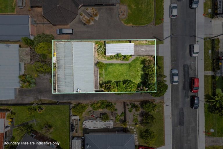 Photo of property in 71 Sylvan Crescent, Te Atatu South, Auckland, 0610