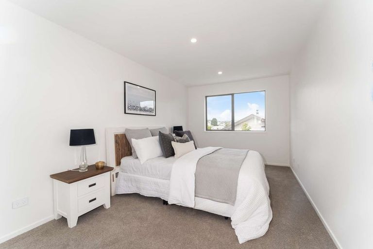 Photo of property in 6d Buisson Glade, West Harbour, Auckland, 0618