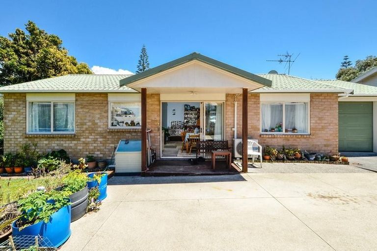 Photo of property in 4050a Great North Road, Glen Eden, Auckland, 0602