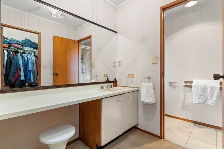 Photo of property in 21 Loloma Drive, Half Moon Bay, Auckland, 2012