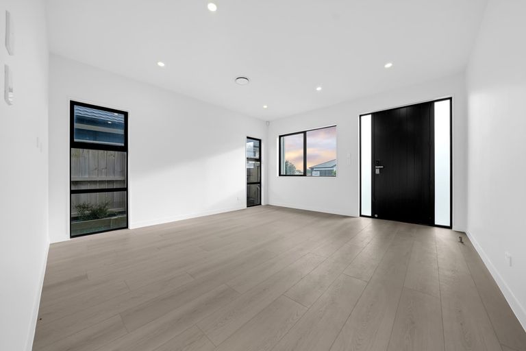 Photo of property in 30 Korowhiti Road, Clarks Beach, 2122