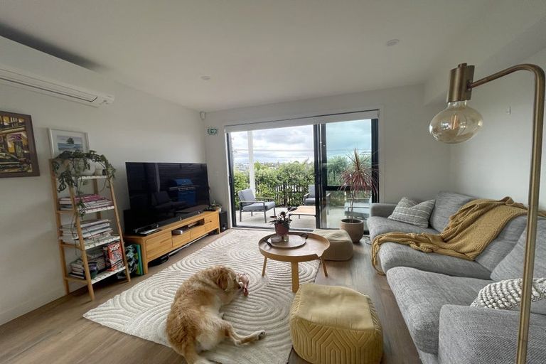 Photo of property in 5/35 Garadice Road, Rothesay Bay, Auckland, 0630