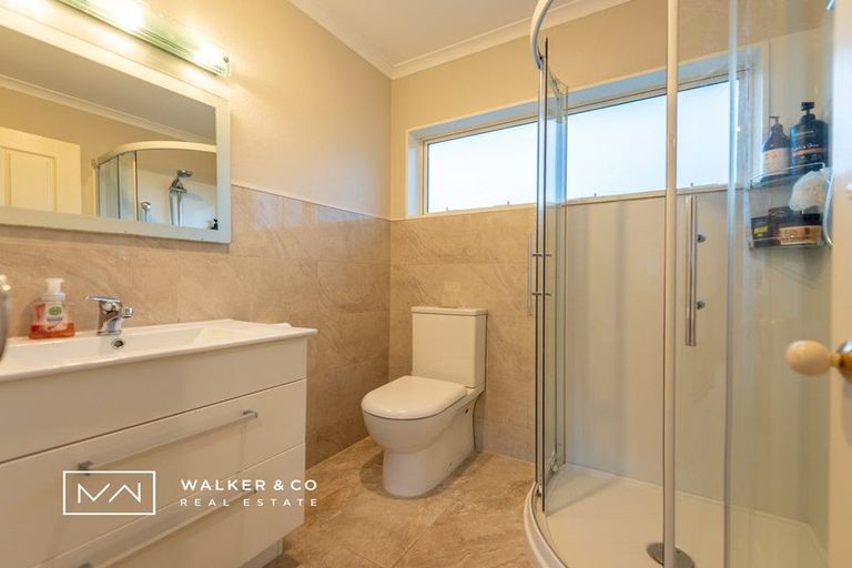 Photo of property in 28 Carlow Grove, Birchville, Upper Hutt, 5018