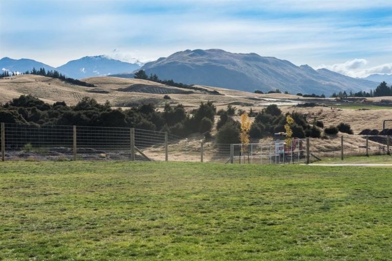 Photo of property in 59 Mount Nicholas Avenue, Wanaka, 9305
