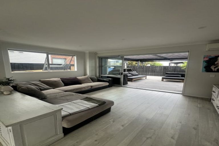 Photo of property in 18 Rangihina Road, Hobsonville, Auckland, 0616