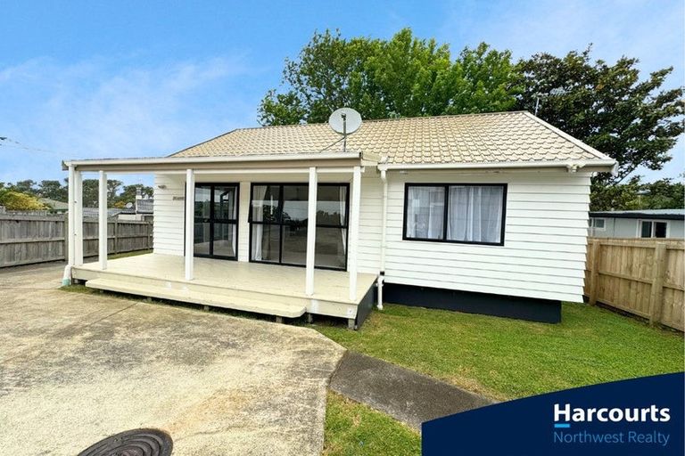 Photo of property in 39 Jaemont Avenue, Te Atatu South, Auckland, 0610