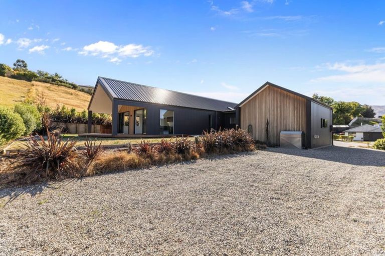 Photo of property in 13 Magpie Place, Lake Hawea, Wanaka, 9382
