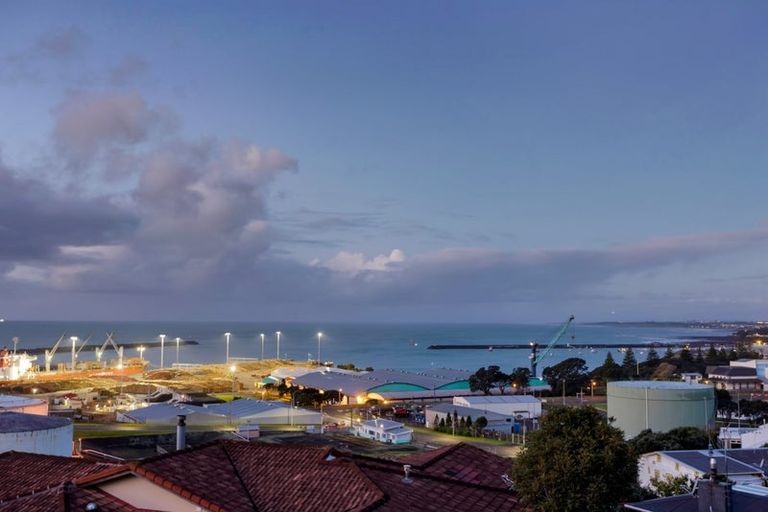 Photo of property in 22c Findlay Street, Moturoa, New Plymouth, 4310