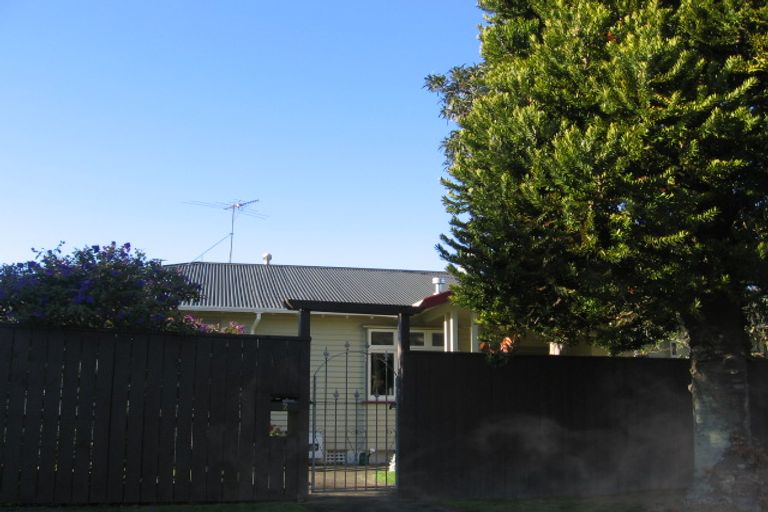 Photo of property in 2 Kauri Street, Woburn, Lower Hutt, 5011