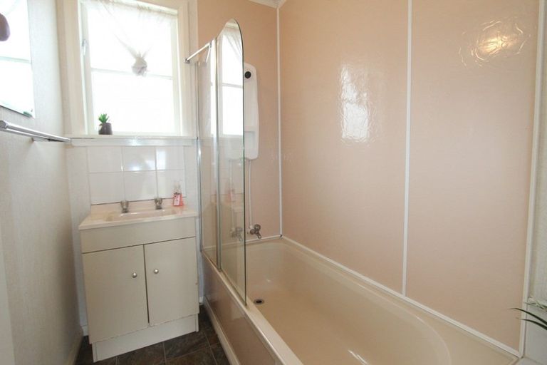 Photo of property in 24 Edward Street, Pahiatua, 4910