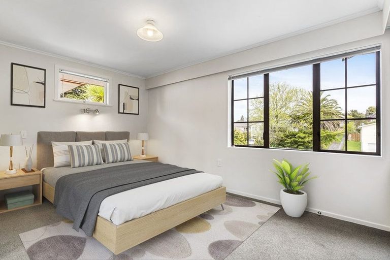 Photo of property in 120 Gossamer Drive, Pakuranga Heights, Auckland, 2010