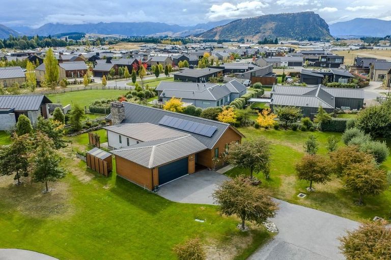 Photo of property in 5 Parkview Street, Wanaka, 9382