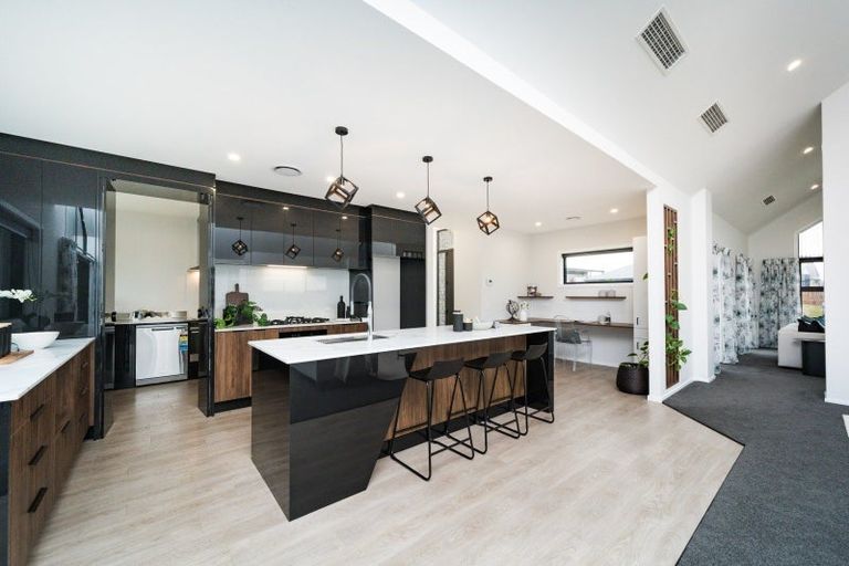 Photo of property in 44 Vaucluse Heights, Fitzherbert, Palmerston North, 4410