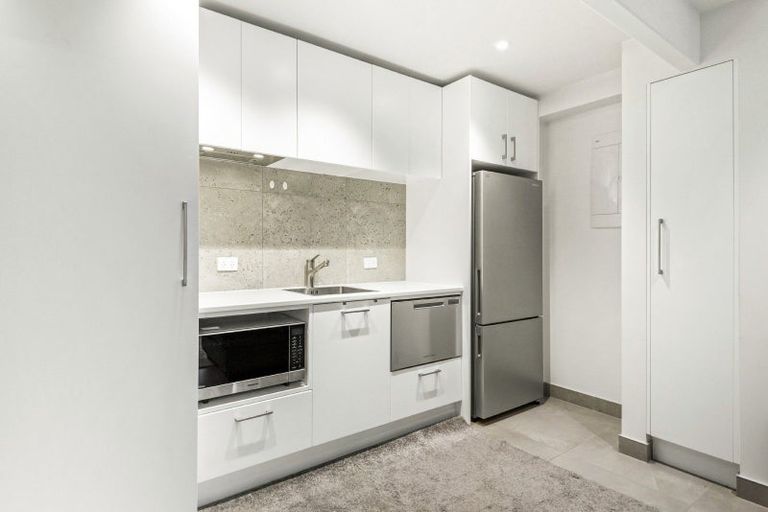 Photo of property in 3 Sandiacre Way, Browns Bay, Auckland, 0630