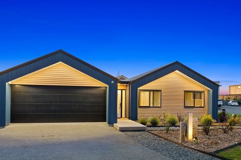 Photo of property in 1 Arapipi Way, Peka Peka, Waikanae, 5391
