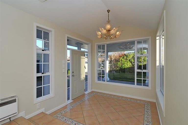 Photo of property in 48 Wai-iti Crescent, Woburn, Lower Hutt, 5010