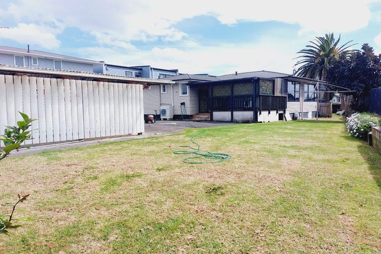 Photo of property in 50 Convair Crescent, Mangere, Auckland, 2022