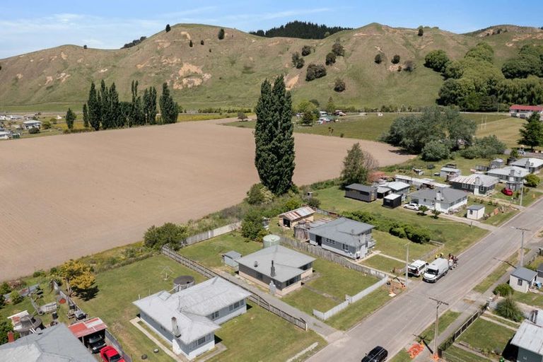 Photo of property in 10 Currie Street, Te Karaka, 4022