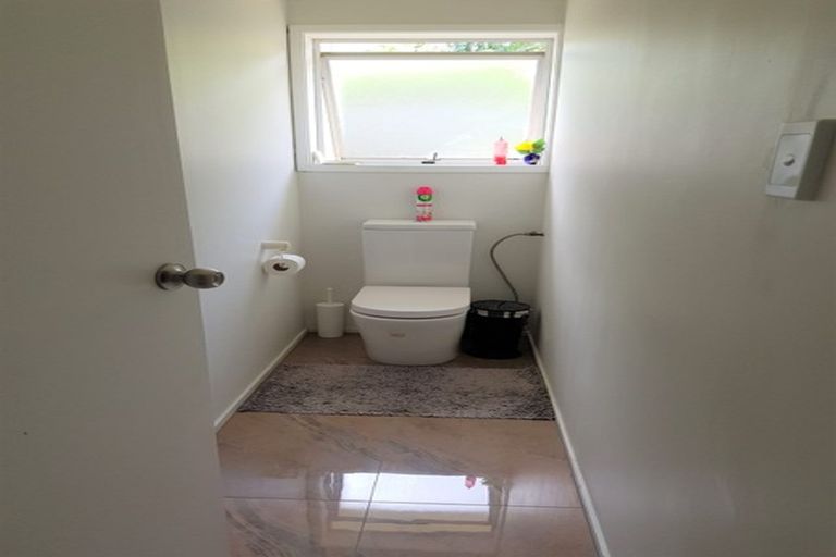 Photo of property in 1/19 Weetman Drive, Browns Bay, Auckland, 0630