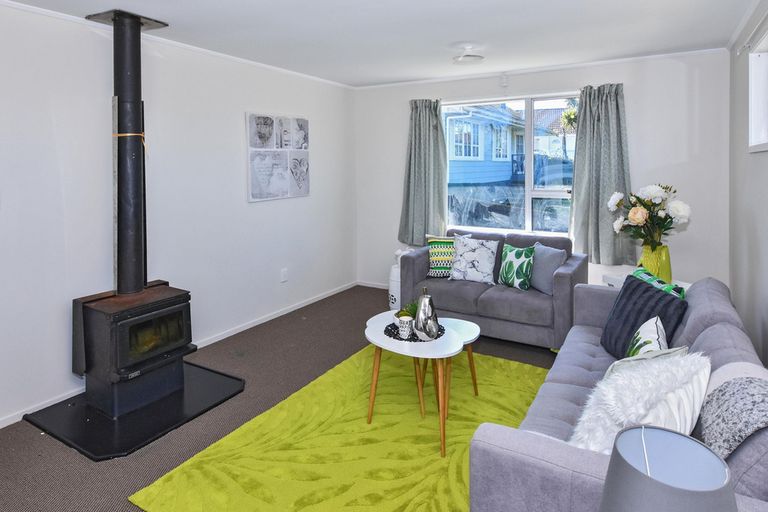 Photo of property in 35 Moncrieff Avenue, Clendon Park, Auckland, 2103