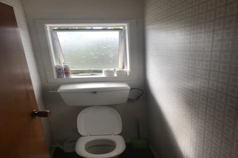 Photo of property in 2/30 Mcleod Road, Henderson, Auckland, 0612