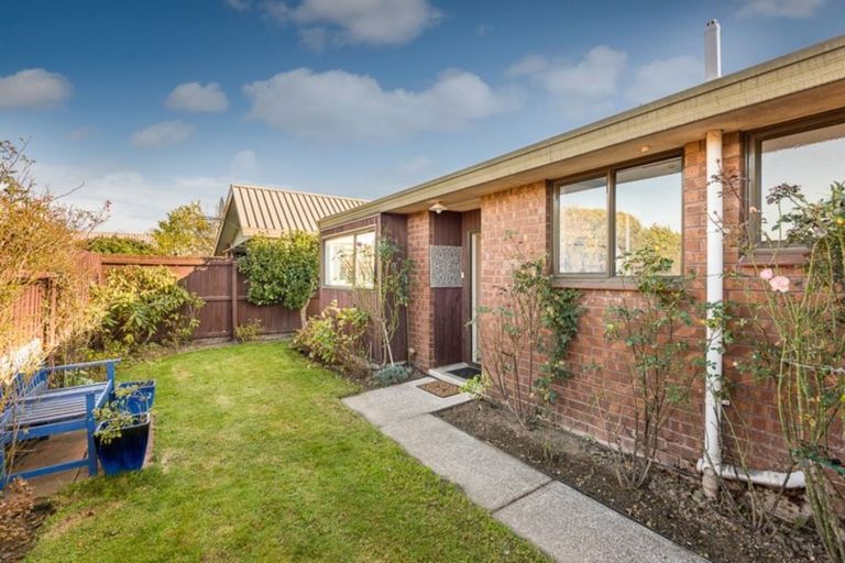 Photo of property in 2/279 Sawyers Arms Road, Bishopdale, Christchurch, 8053