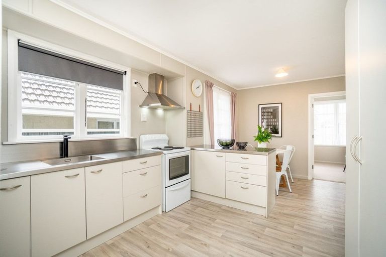 Photo of property in 2 Chester Crescent, West End, Palmerston North, 4410