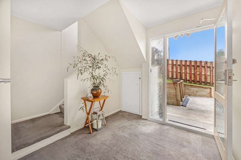 Photo of property in 142 Holborn Drive, Stokes Valley, Lower Hutt, 5019