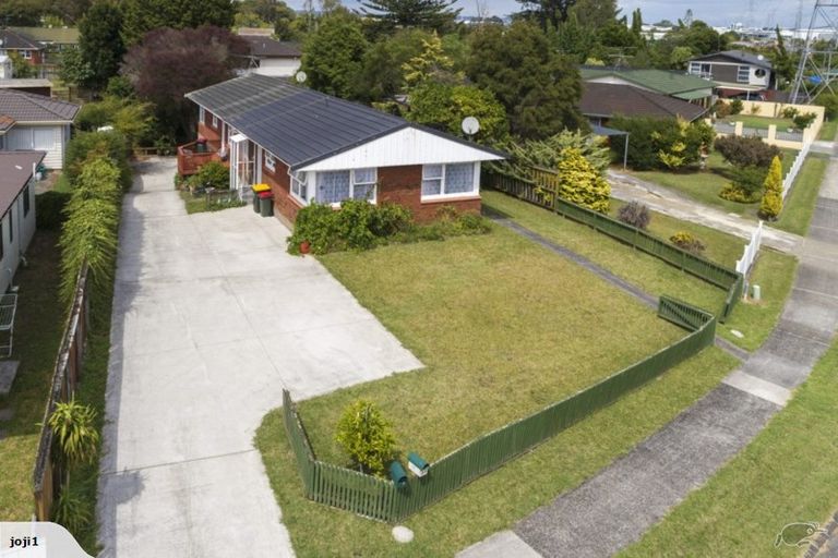 Photo of property in 1/4 Roseburn Place, Pakuranga, Auckland, 2010