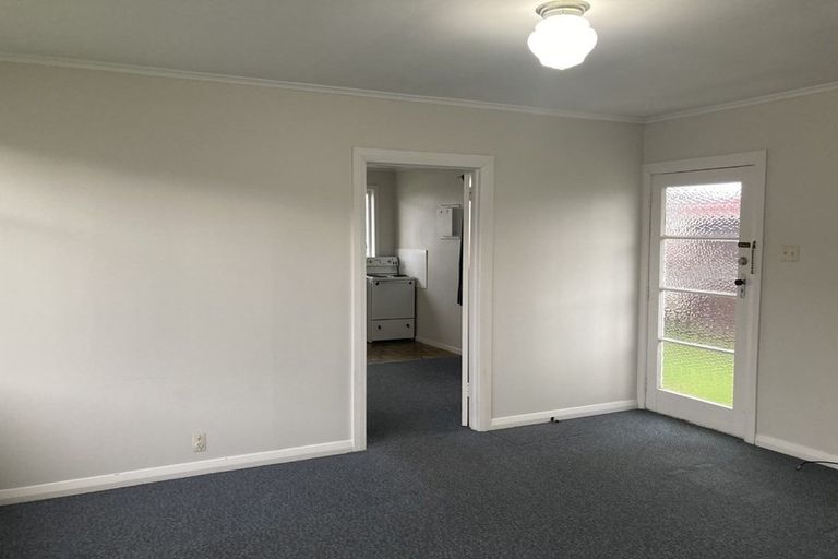 Photo of property in 15 Stamford Park Road, Mount Roskill, Auckland, 1041