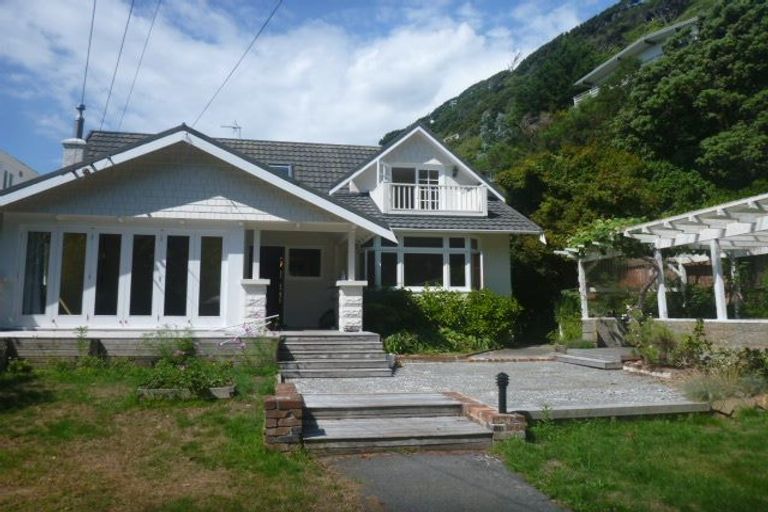 Photo of property in 23 Nikau Street, Eastbourne, Lower Hutt, 5013