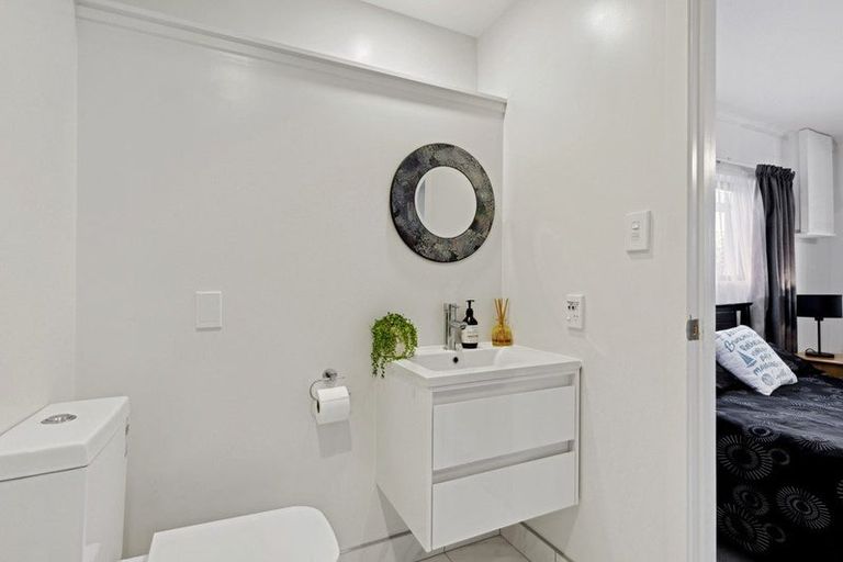 Photo of property in 26 Glencoe Road, Browns Bay, Auckland, 0630