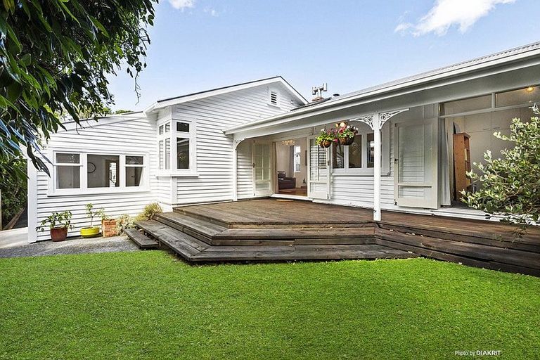 Photo of property in 9 Newcombe Crescent, Karori, Wellington, 6012