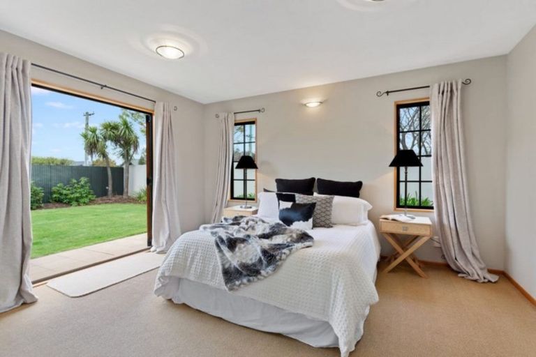 Photo of property in 323 Gardiners Road, Harewood, Christchurch, 8051