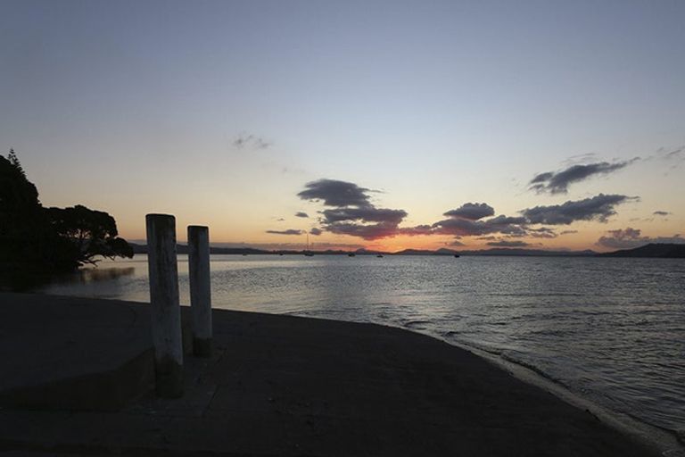 Photo of property in 13 Te Taniwha Road, One Tree Point, 0118