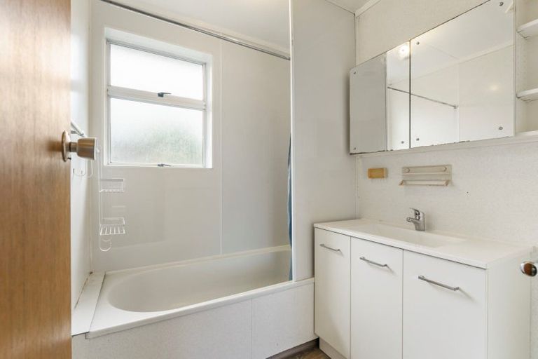 Photo of property in 20 Arawata Avenue, Welcome Bay, Tauranga, 3112