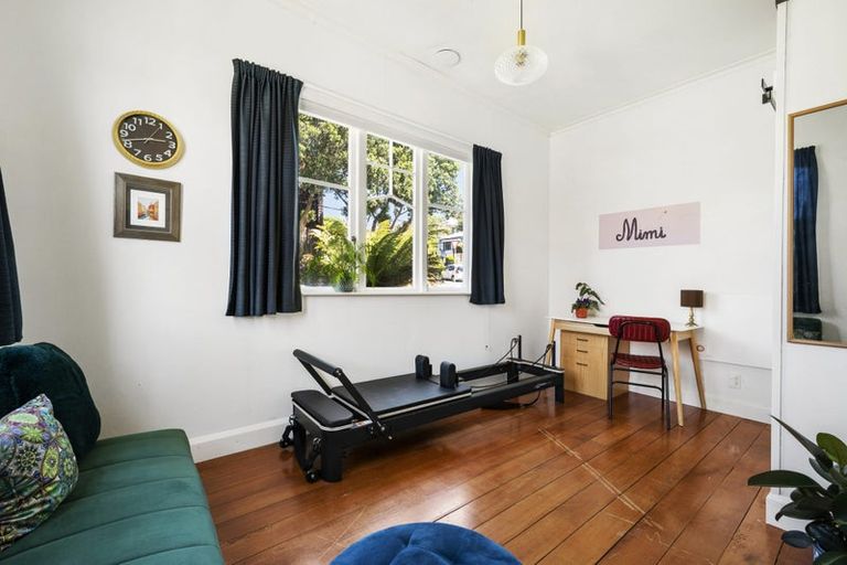Photo of property in 57 Eden Street, Island Bay, Wellington, 6023