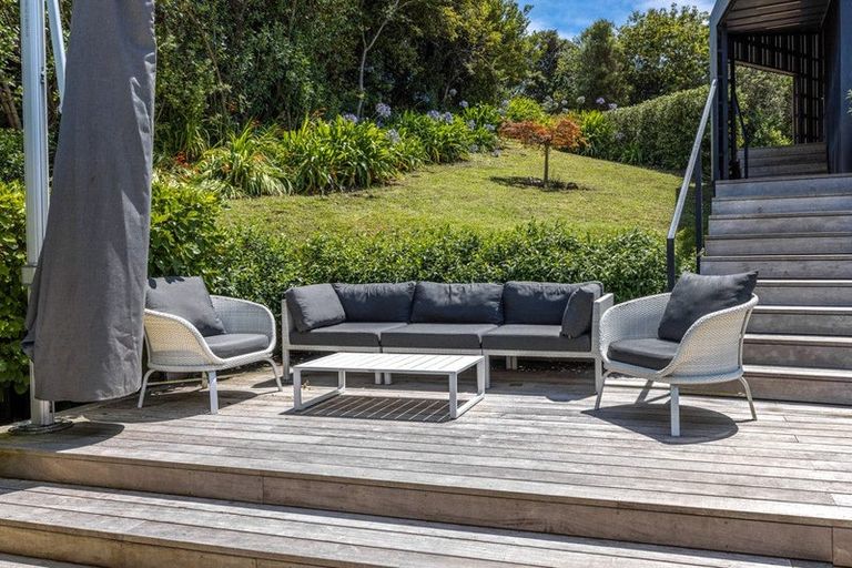 Photo of property in 70 Queens Drive, Oneroa, Waiheke Island, 1081