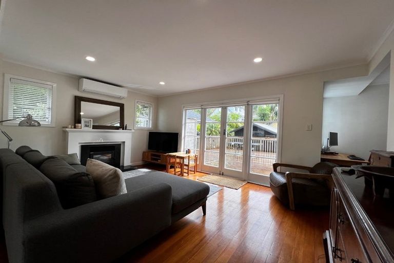 Photo of property in 1/73 Verran Road, Birkenhead, Auckland, 0626