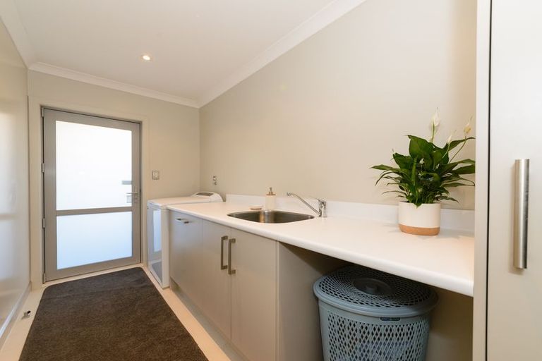 Photo of property in 35 Rodeo Drive, Kelvin Grove, Palmerston North, 4414