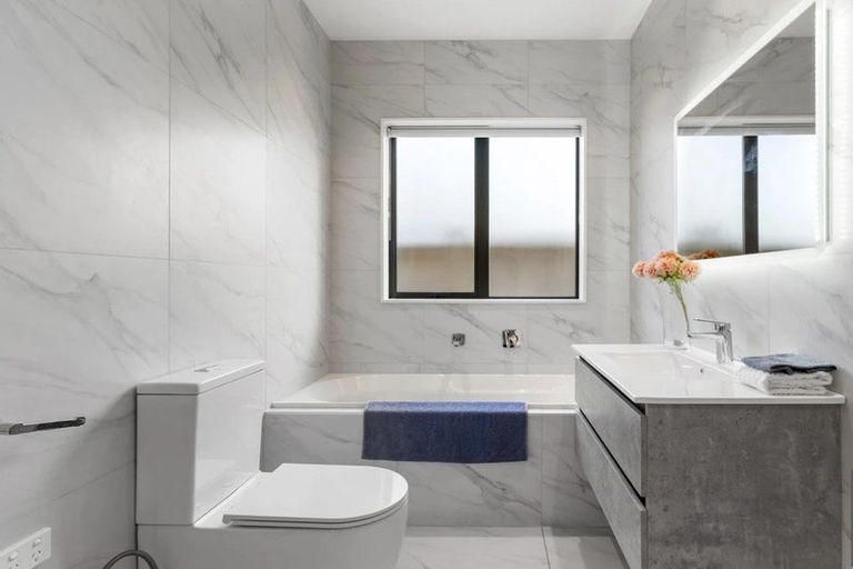 Photo of property in 2 Creswell Lane, Papakura, 2110