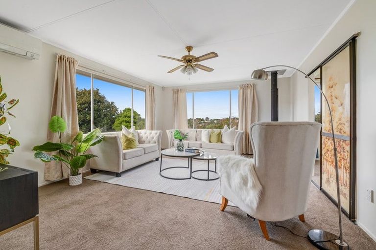 Photo of property in 12 Finn Place, Totara Vale, Auckland, 0629