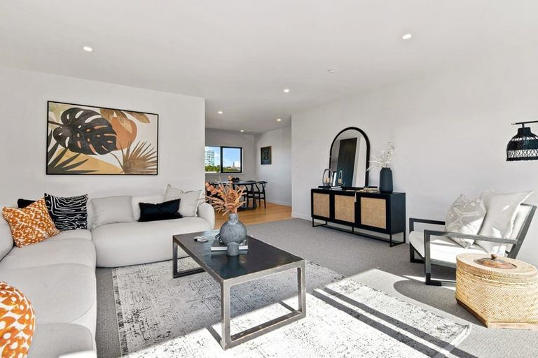 Photo of property in 2/1 Omana Road, Milford, Auckland, 0620