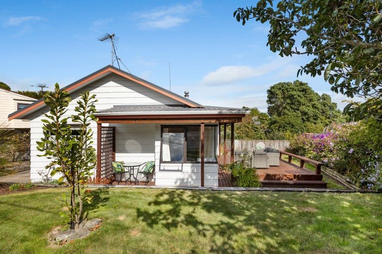 Photo of property in 122 Glenpark Avenue, Frankleigh Park, New Plymouth, 4310