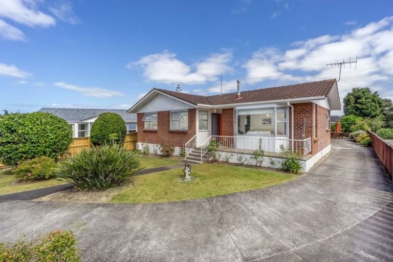 Photo of property in 35 Powrie Street, Glenfield, Auckland, 0629