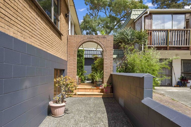 Photo of property in 1/170 Stapleford Crescent, Browns Bay, Auckland, 0630