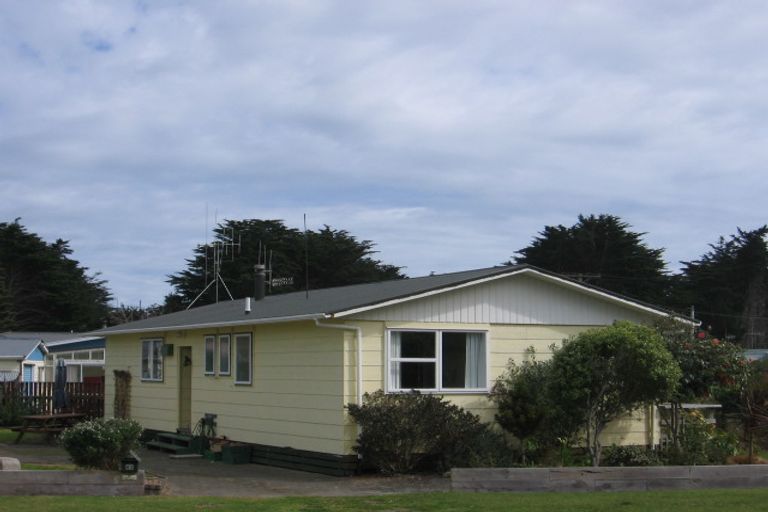 Photo of property in 82 Nash Parade, Foxton Beach, Foxton, 4815