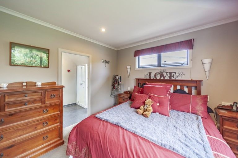 Photo of property in 6 Waitaha Place, Clive, 4102