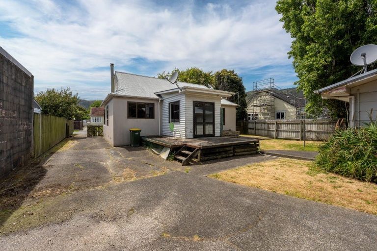 Photo of property in 2 Gibson Crescent, Naenae, Lower Hutt, 5011